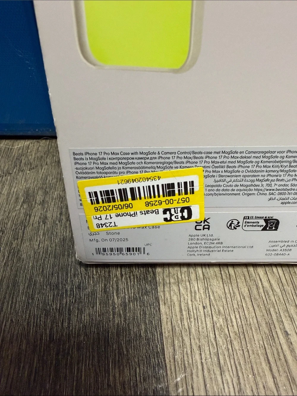 Beats by Dre Clear White iPhone 17 Pro Max Case with MagSafe